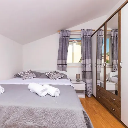 2 Bedroom Gorgeous In Apartment